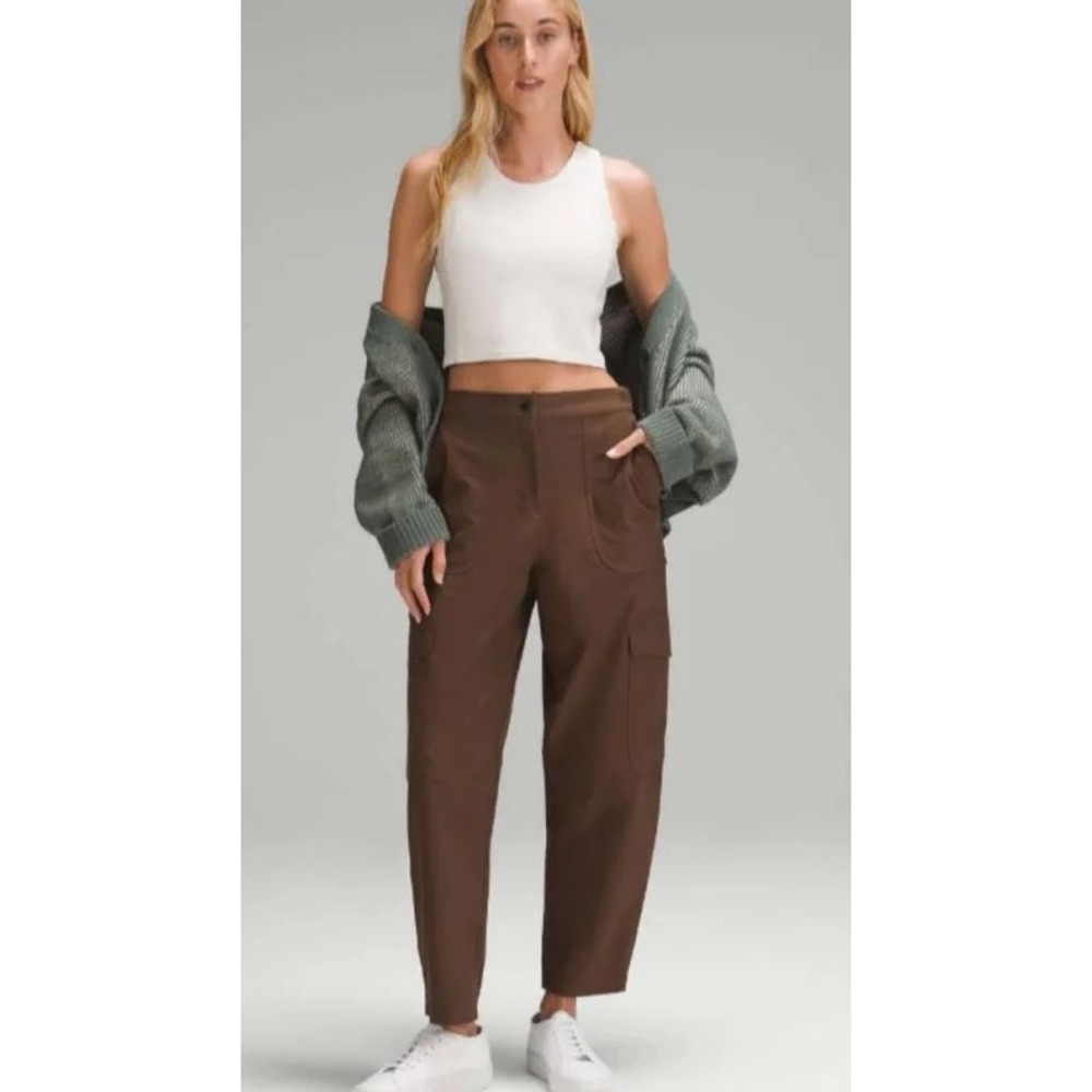 Lululemon Women's Light Utilitech High Rise Cargo Pants Size‎ 25